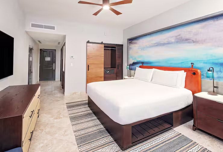 Studio 1 King W 3x3 Transfer Shower