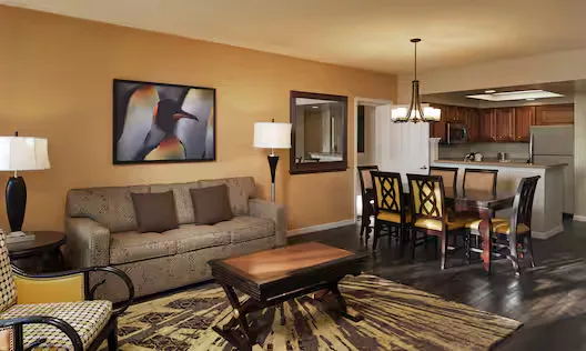 hilton-grand-vacations-club-seaworld-orlando-usa-2-bdrm-2-suite-2-king-suite-with-sofabd-01_703