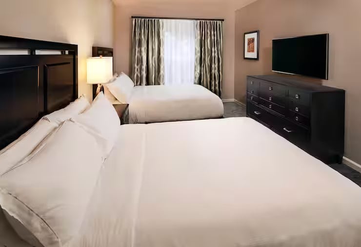 3 Bedroom 2 Kings 2 Doubles Suite W/ Sofabed