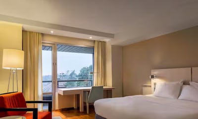 KING GUEST ROOM PLUS