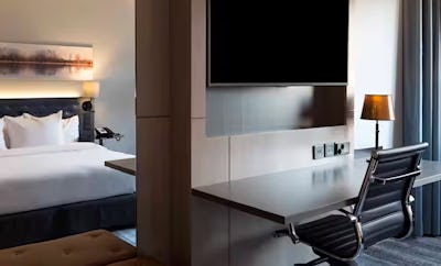 KING EXECUTIVE ROOM