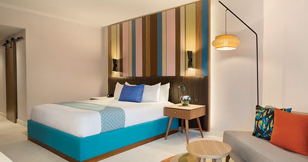 DELUXE GARDEN VIEW ACCESSIBLE KING OR QUEEN