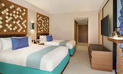 DELUXE PARTIAL OCEAN VIEW - 2 DOUBLE BEDS