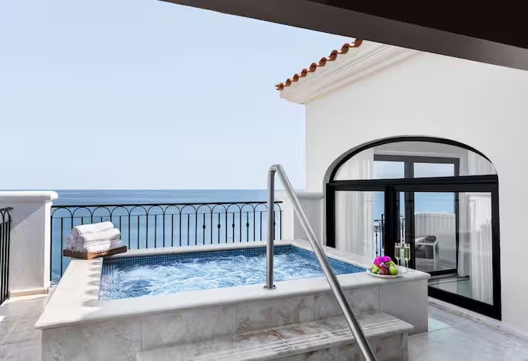 hilton-los-cabos-beach-and-golf-resort-presidential-suite-2-bedroom-oceanfront-04_13214