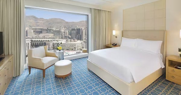 hilton-makkah-convention-hotel-family-2-bedroom-suite-with-full-haram-view_10817
