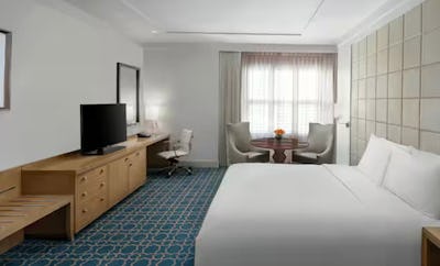 KING EXECUTIVE SUITE