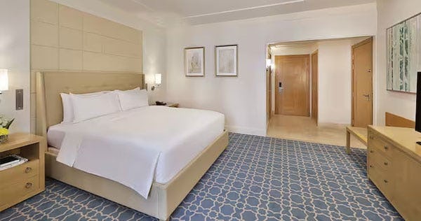 hilton-makkah-convention-hotel-queen-accessible-guest-rom_10817