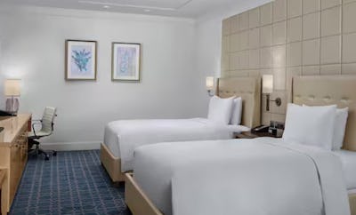 TWIN EXECUTIVE SUITE