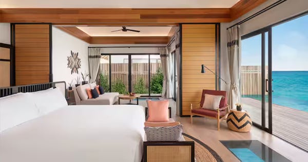 hilton-maldives-amingiri-resort-and-spa-one-bedroom-overwater-suite-with-pool-02_11642