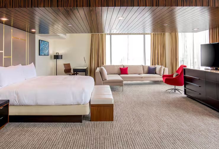 hilton-miami-downtown-1-king-1-bedroom-presidential-suite-01_5953