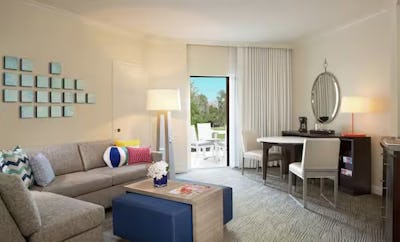 1 Bedroom Island Suite - 1 King Bed