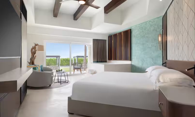 Junior Suite Beachfront Walk-out - 1 King Bed