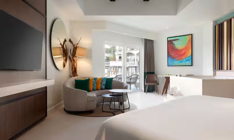 Jr Suite Pool View-1 King