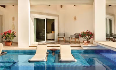 Junior Suite Swim-up 2 Queen Beds