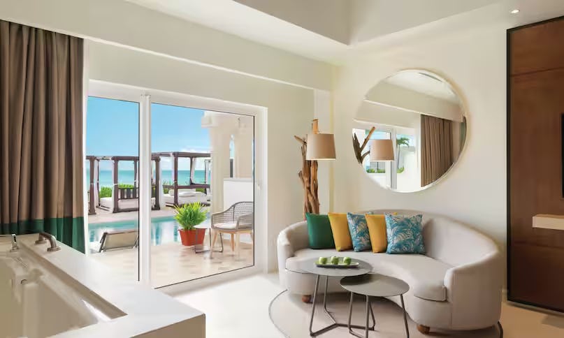 Junior Suite Swim-up Oceanfront - 1 King Bed