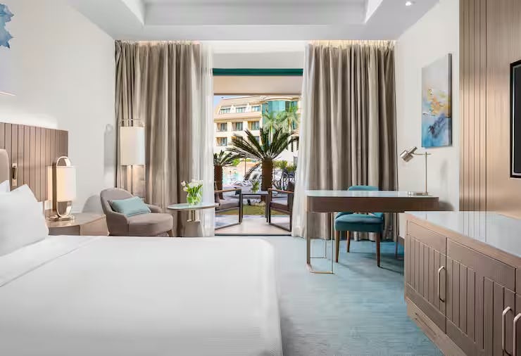 King Superior Room Pool