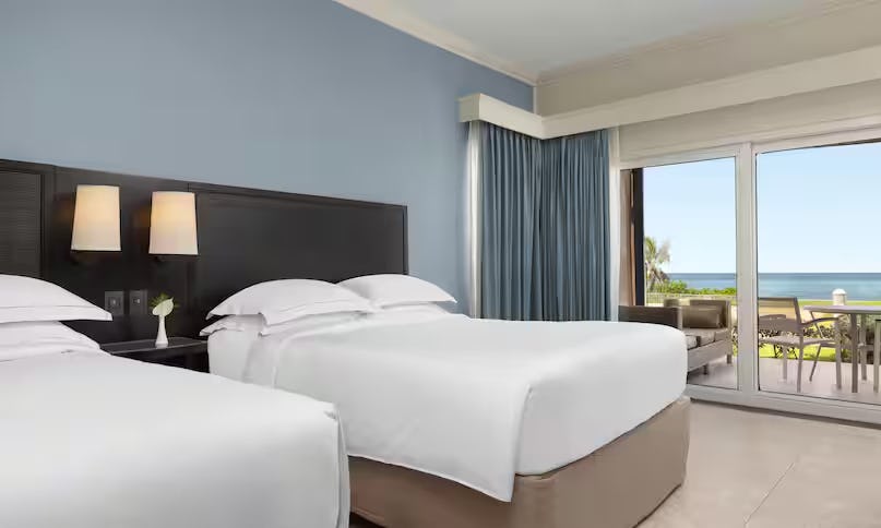 Ocean Front Walk out 2 Queens