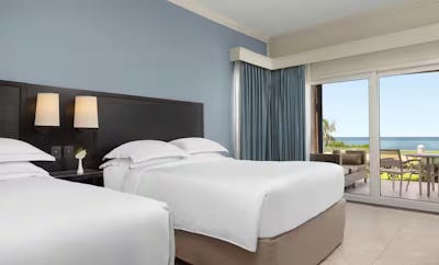 Ocean Front Walk out 2 Queens