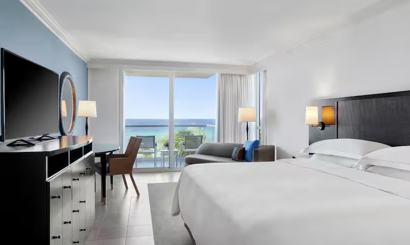 Oceanfront Royal Suite 1 King