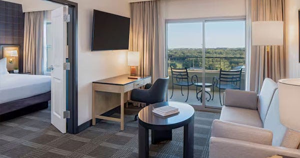 hilton-san-antonio-hill-country-1-king-1-bedroom-suite-with-balcony_12015
