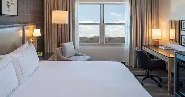 hilton-san-antonio-hill-country-1-king-bed_12015