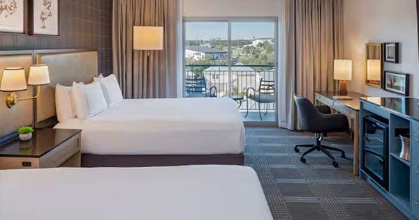 hilton-san-antonio-hill-country-2-queen-beds-balcony-w-courtyard-view_12015