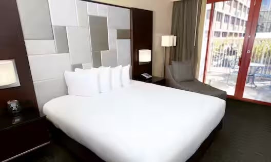 Pool View with Terrace - 1 King Bed