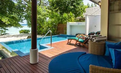 KING DELUXE BEACHFRONT POOL VILLAS