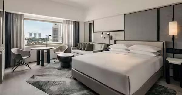 hilton-singapore-orchard-king-deluxe-city-view-room_11643