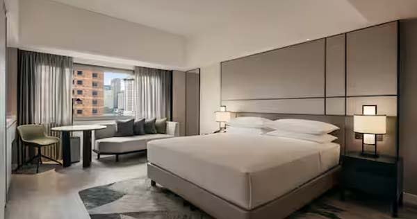 hilton-singapore-orchard-king-deluxe-room_11643