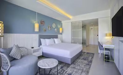 King Guest Room with Garden View