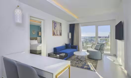 King One Bedroom Suite - Partial Sea View