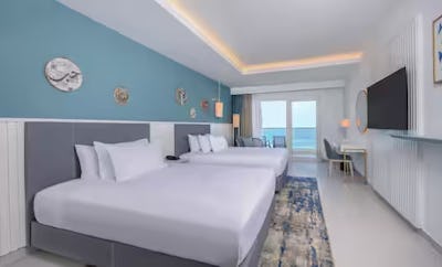 Two Queen Beds Deluxe Room W/ Sea Front View