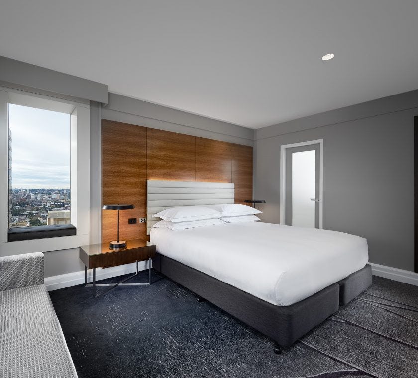 hilton-sydney-australia-executive-suite-01_1093