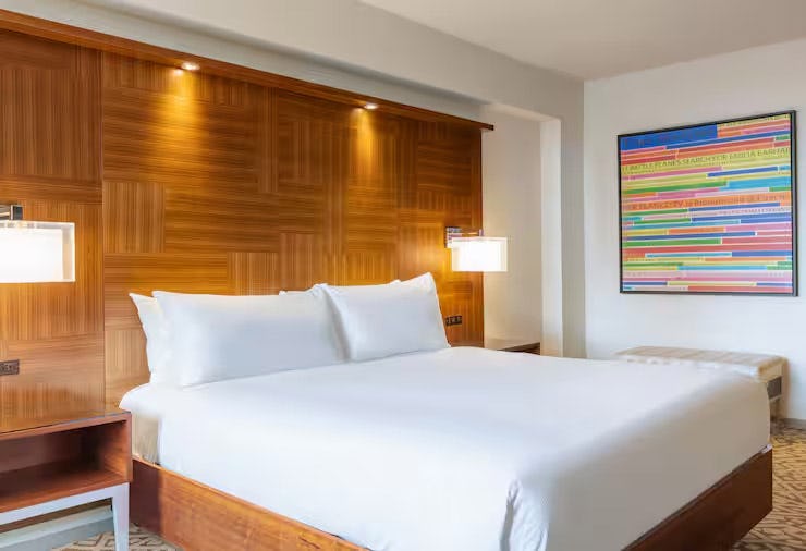 1 King Bed Room to Work City View