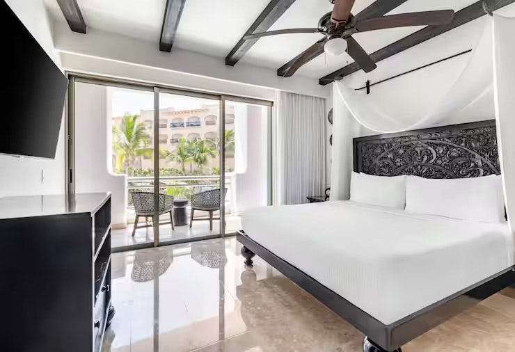 1 Bdrm 1 King Ninos Pool View Suite W Balcony