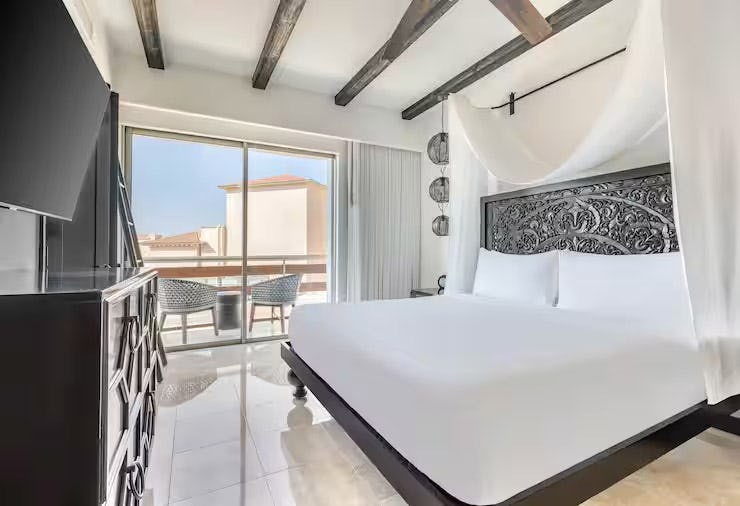 2 Bedroom 1 King 1 Qn Garden Vw Suite Balcony