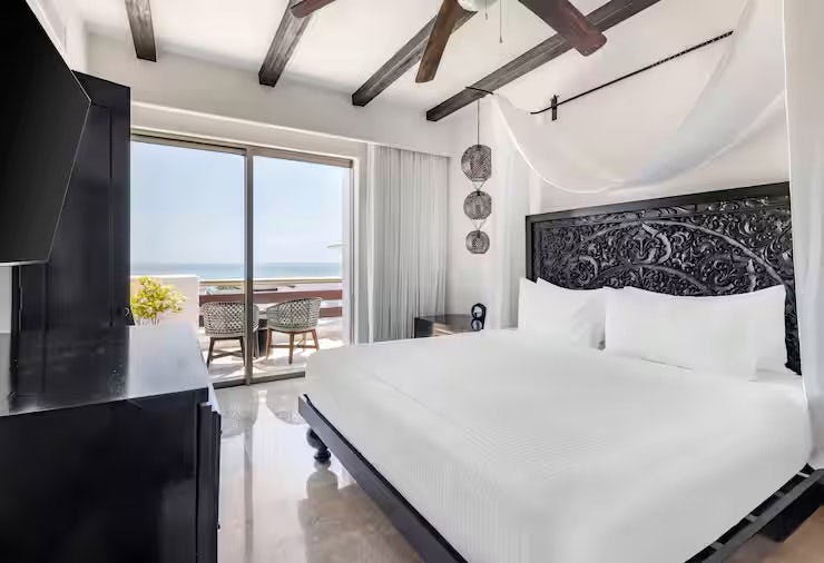 2 Bedroom 1 King 1 Qn Ocean View Ste Balcony