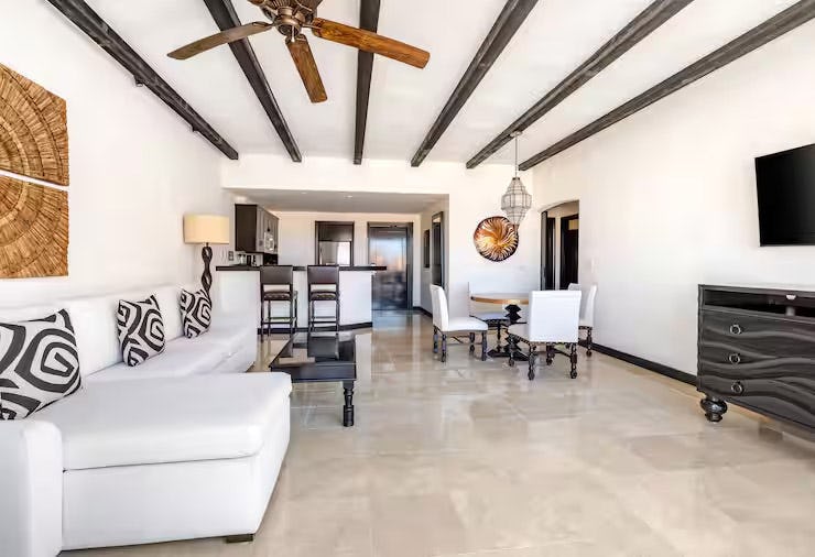 2 Bedroom 1 King 1 Qn Suite with Balcony