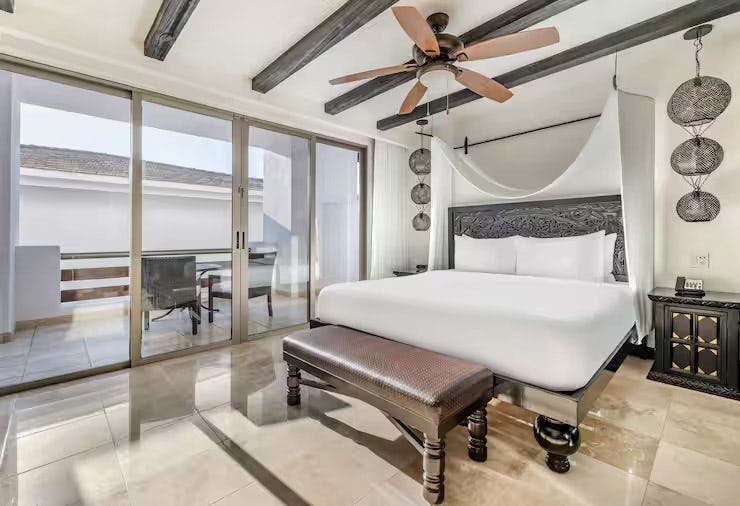 Junior 1 King Suite with Balcony