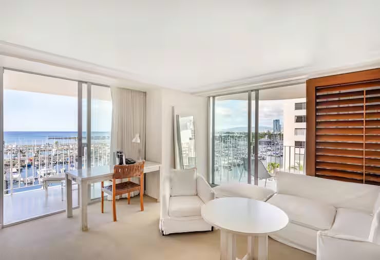 hilton-vacation-club-the-modern-honolulu-1-bedroom-oceanfront-king-premier-suite-blcny_10301