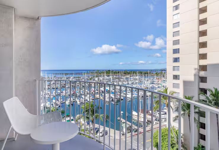 hilton-vacation-club-the-modern-honolulu-partial-ocean-1-king-premier_10301