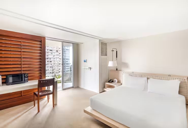 hilton-vacation-club-the-modern-honolulu-studio-partial-ocean-king-premier-with-balcny_10301