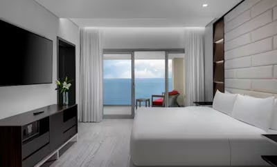 Enclave Ocean Front Master Suite - King Bed