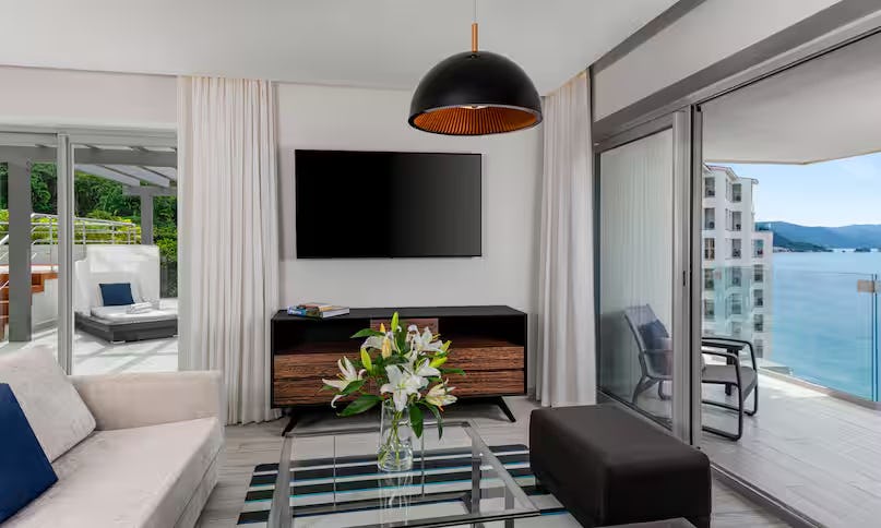 hilton-vallarta-riviera-all-inclusive-resort-enclave-oceanview-governor-ste-1kg-w-jet-tub_9234