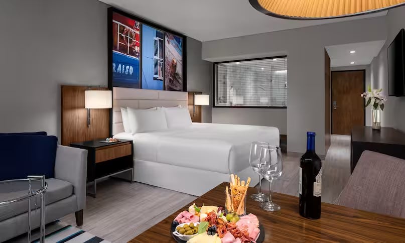 hilton-vallarta-riviera-all-inclusive-resort-partial-ocean-view-room-adults-king-bed_9234