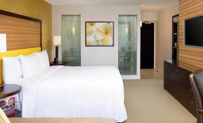 Deluxe King City View Room