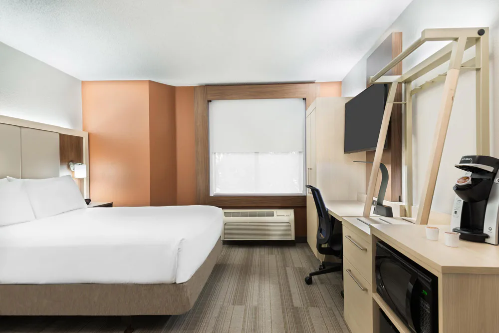 holiday-inn-express-and-suites-nearest-universal-orlando-standard-room_5862