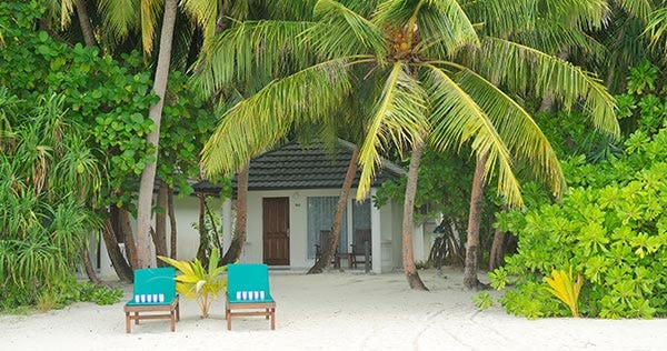 holiday-island-resort-and-spa-superior-beach-bungalow-04_220
