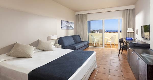 hotel-best-jacaranda-tenerife-superior-family-room-with-pool-view-01_11335